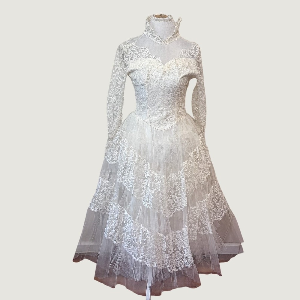 Vintage 50s Victorian Tea Length Wedding Dress XS/S White Tiered Lace Tulle Gown